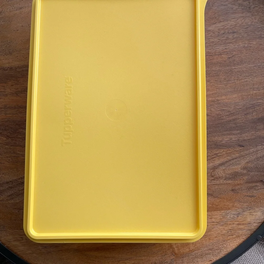 Tupperware storage container - Picture 5 of 6